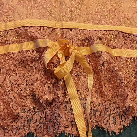 Bebe vintage pink and gold lace top - Picture 9 of 11